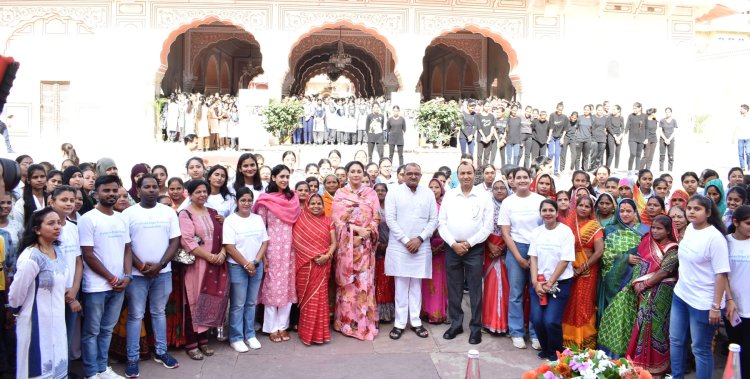 2500 girl students learn self defense skills from Nirbhaya Squad at city palace